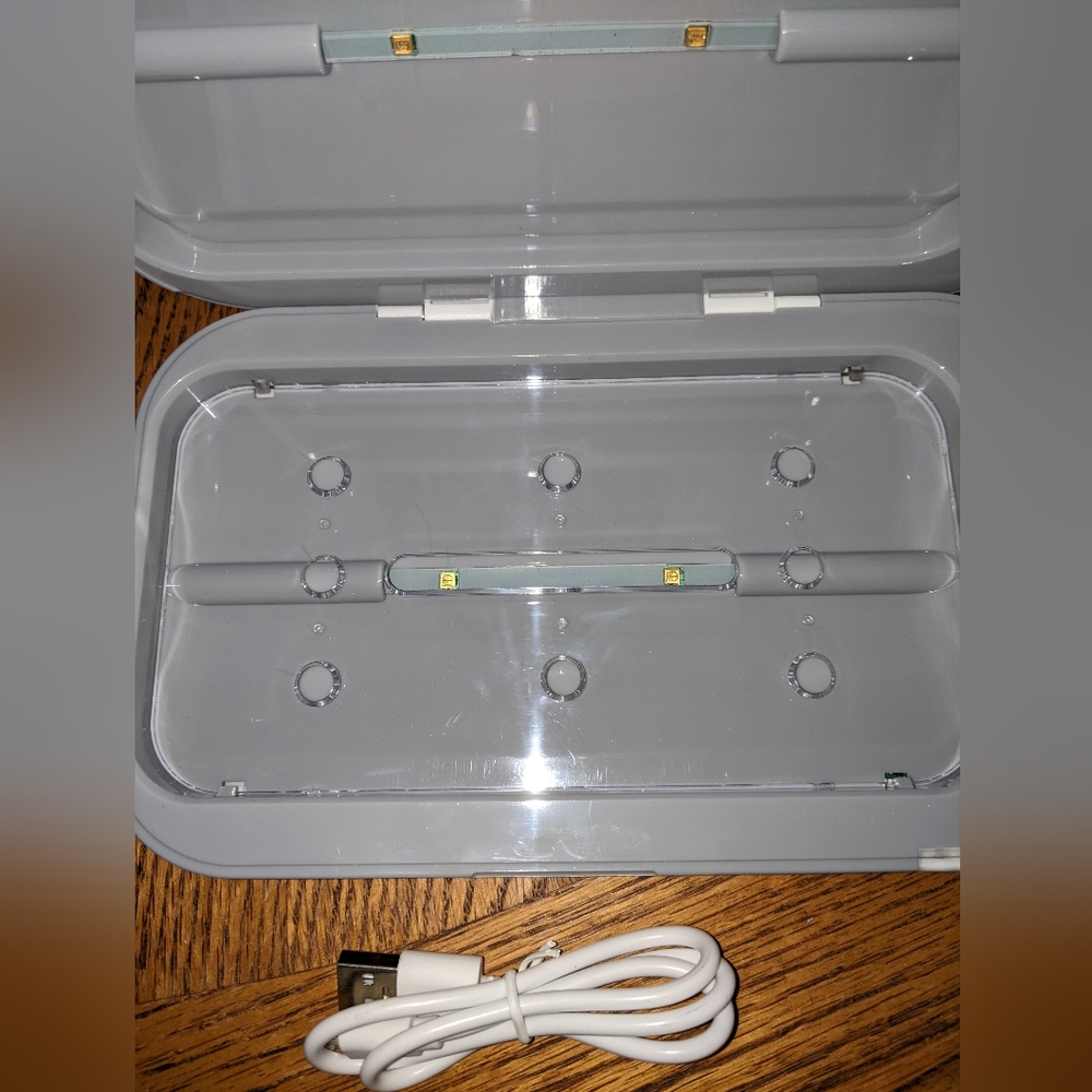 Globe phone disinfector
